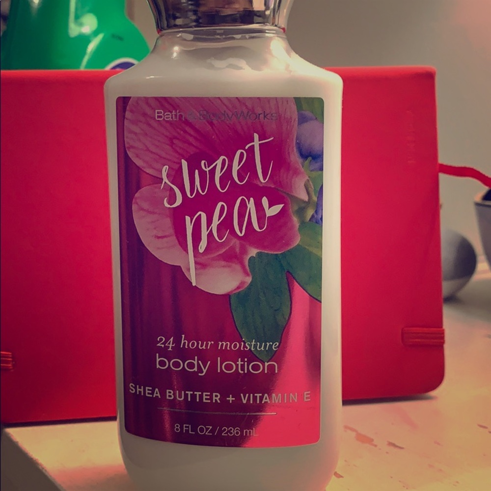 Full size sweet pea body lotion